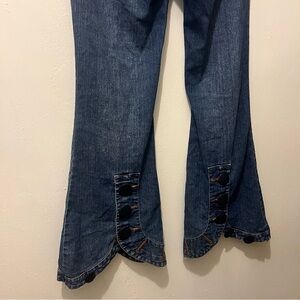 Fashionable Denim Flare Jeans with Cute Bottom Buttons